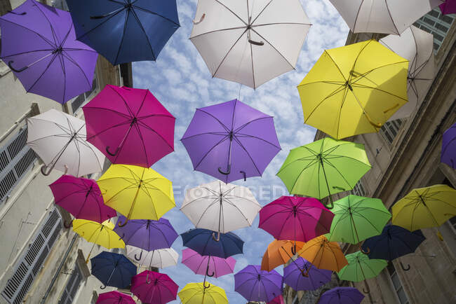 Art installation with colorful umbrellas in a street in Arles — Stock Photo