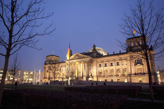 View of Reichstag at night, Berlin, Germany — Stock Photo