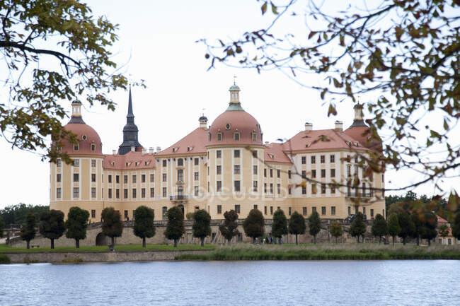 Elbe und Schloss, Dresden, Deutschland — Stockfoto