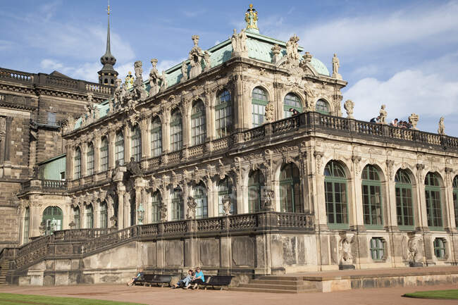Alte Meister gallery museum, Dresde, Alemania - foto de stock