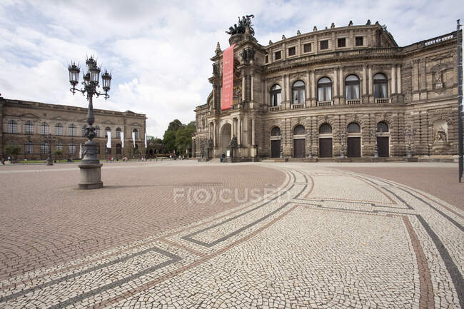 Ópera Semperoper, Dresde, Alemania - foto de stock