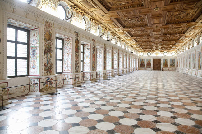 Pavimento in marmo nel castello di Ambras, Innsbruck, Austria — Foto stock