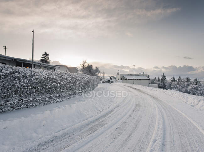 Snow covered road, Kopavogur, Islândia — Fotografia de Stock