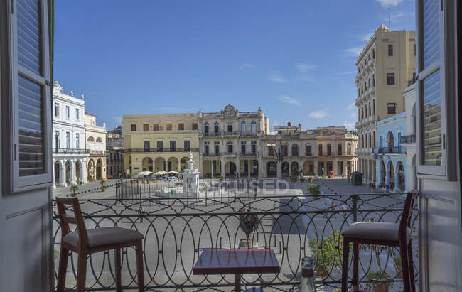 Architecture coloniale à Plaza Vieja depuis le balcon, La Havane, Cuba — Photo de stock