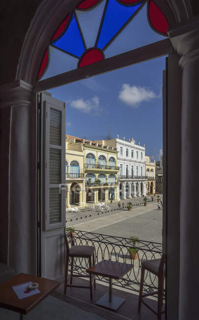 Kolonialarchitektur auf der Plaza Vieja vom Hotelbalkon aus, Havanna, — Stockfoto
