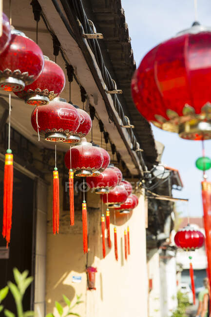 Reihen roter chinesischer Laternen, Malakka, Malaysia — Stockfoto