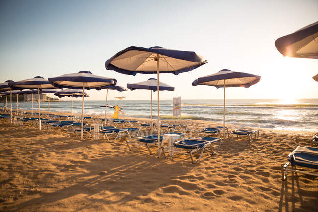 Sun umbrellas and empty sun loungers on beach,Varna, Bulgaria — Stock Photo