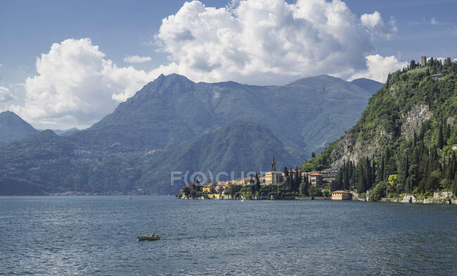 Veduta del villaggio di Varenna, Lago di Como, Italia — Foto stock