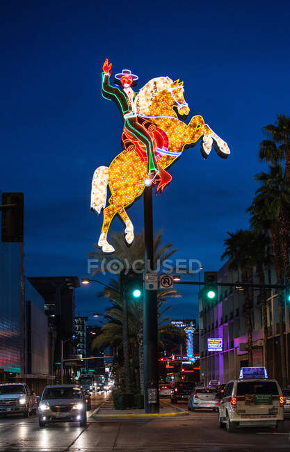 Neon signs in centre of road, downtown Las Vegas, Nevada, USA — Stock Photo