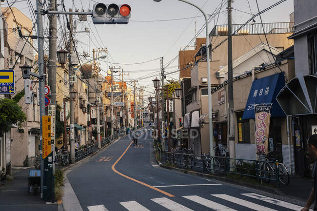 Vista sulla strada del quartiere Bunkyo a Tokyo, Giappone — Foto stock