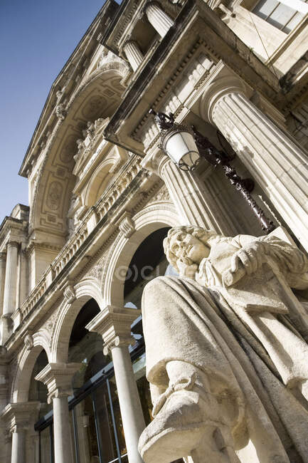 Low angle view of statue of Moliere outside Opera d'Avignon — Stock Photo
