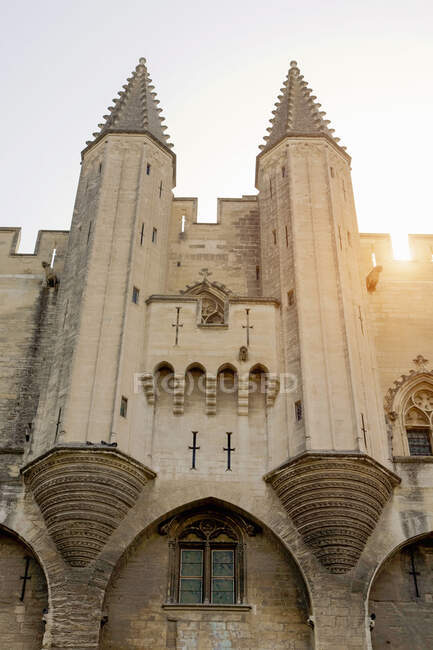 Türme und Eingang des Papstpalastes, Avignon, Provence, Frankreich — Stockfoto