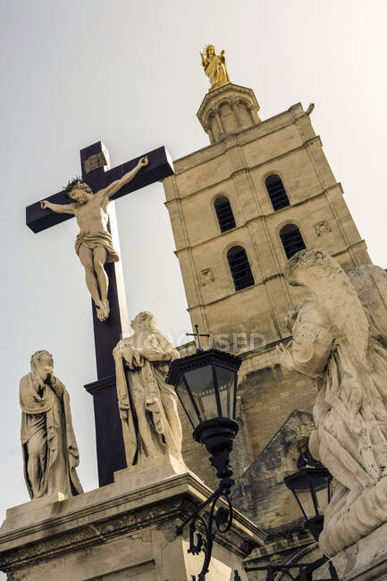 Low angle view of statues and cathedral, Avignon, Provence, France — Stock Photo