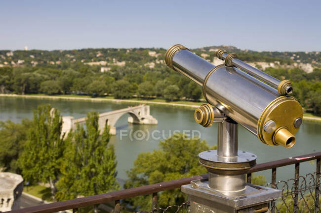 High angle view of telescope and Pont Saint-Benezet/Pont d' Avig — Stock Photo