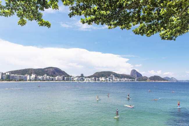 Copacabana, Zuckerhut im Hintergrund, Rio de Janeiro, B — Stockfoto