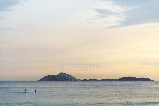 Ilhas Cagarras ao pôr do sol, Ipanema, Rio de Janeiro, Brasil — Fotografia de Stock