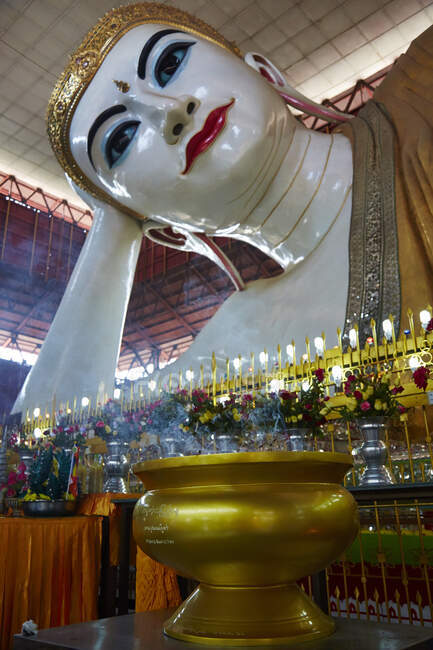 Chauk Htat Gyi Buddha, Rangoon / Myanmar — Foto stock