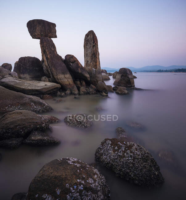 Formations rocheuses, plage d'Agonda, Goa, Inde — Photo de stock