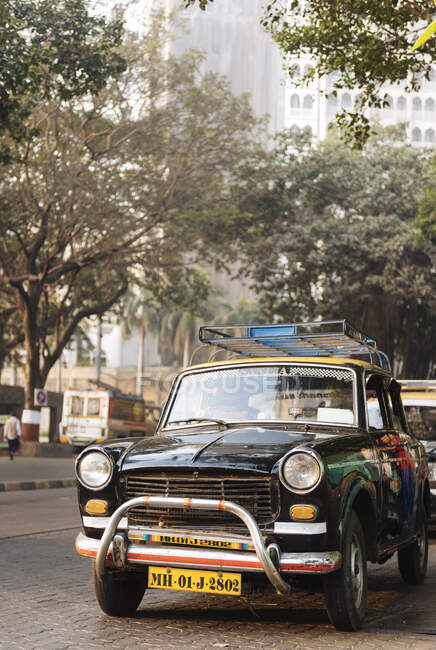 Taxi vintage, Mumbai, India - foto de stock
