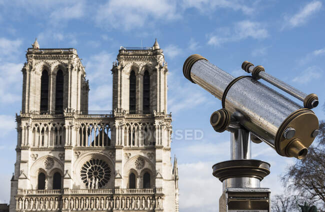 View of Notre Dame cathedral and coin operated telescope, Paris — Stock Photo
