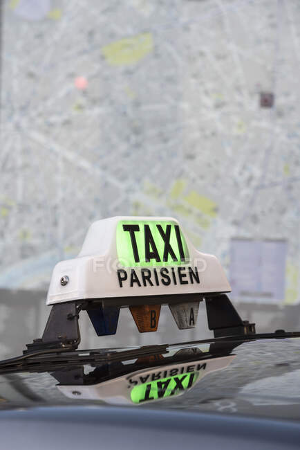 Detail of green sign on taxi car roof, Paris, France — Stock Photo