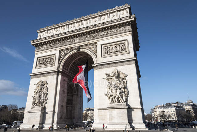 View of french flag and Arc de Triomphe, Paris, France — Stock Photo