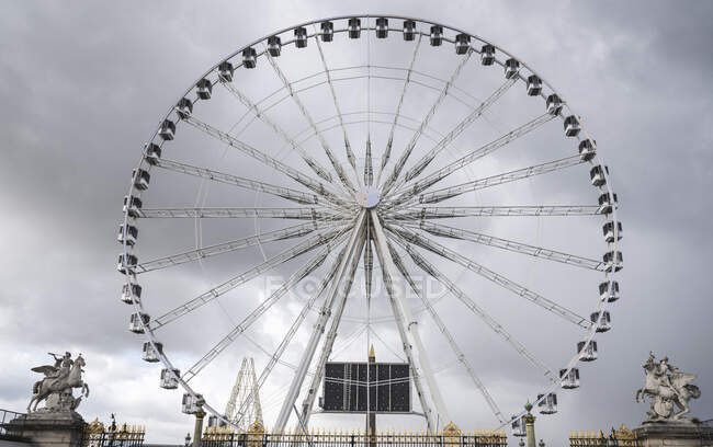 Вид на колесо обозрения Гранд-Ру, Париж, Франция — стоковое фото