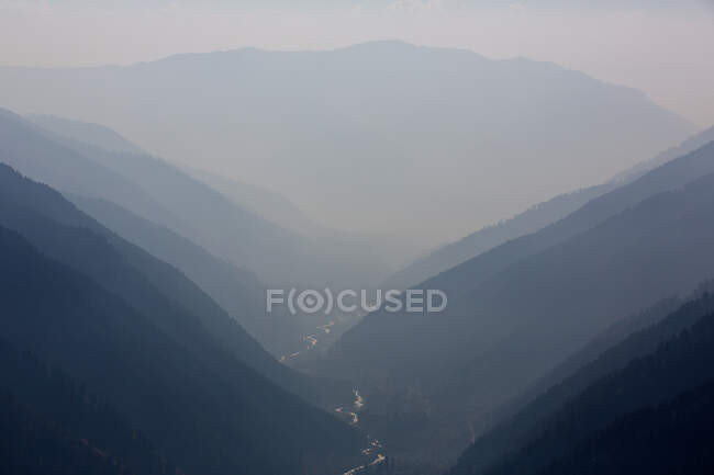 Vista a gran altitud del valle de Naranag, Gandarbat, Jammu y Cachemira - foto de stock