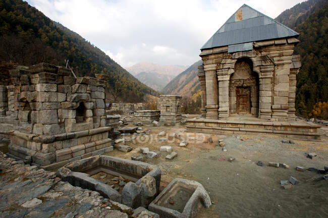 Ruins of Naranag Temple, Naranag Valley, Gandarbat, Jammu & Kash — Stock Photo