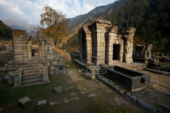 Ruines du temple de Naranag, vallée de Naranag, Gandarbat, Jammu & Kash — Photo de stock