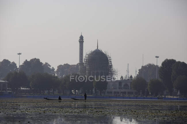 Santuario Hazratbal. El santuario musulmán más sagrado de Cachemira. Lago Dal, Sri - foto de stock