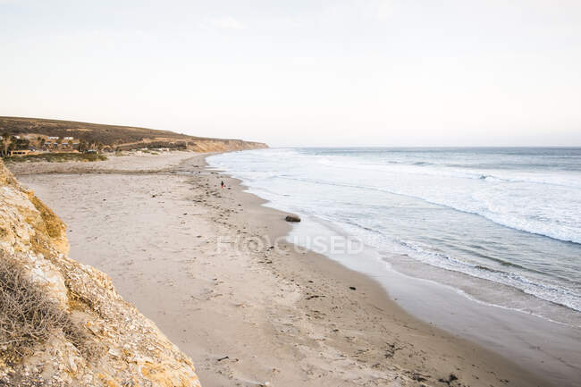 Vue surélevée de la plage vide, Lompoc, Californie, USA — Photo de stock