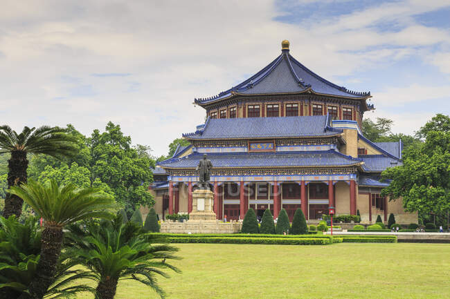 Sala commemorativa e giardini Sun Yat-sen, Guangzhou, Guangdong, Cina — Foto stock