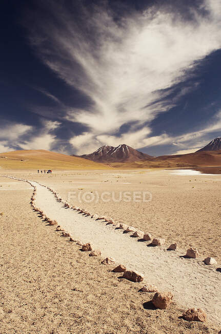 Gente en el desierto de Atacama, Chile - foto de stock