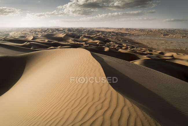 Riesige Sanddünen in der Wüste des leeren Viertels — Stockfoto