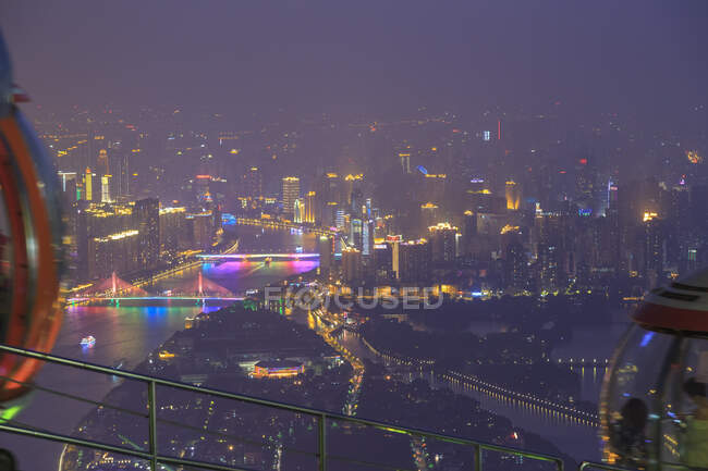 Elevated view of Guangzhou illuminated at night from ferris wheel — Stock Photo