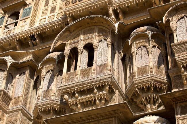 Detalhe de baixo ângulo de Patwon ji ki Haveli, Jaisalmer, Rajasthan — Fotografia de Stock