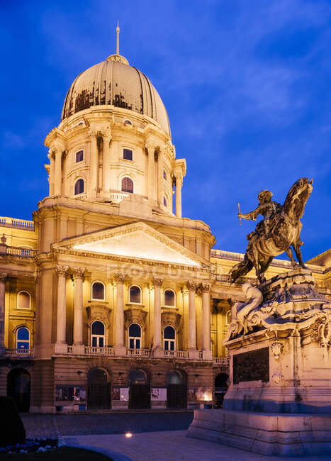 Sculpture of Eugene, Prince of Savoy in Royal Palace of Buda, Budapest — Stock Photo