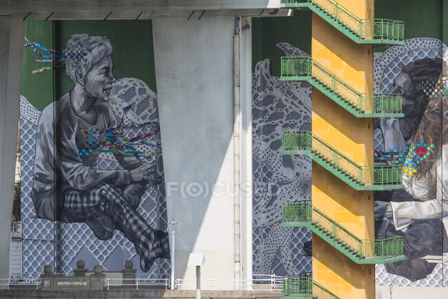Peinture murale sous le pont La Salve, Bilbao, Espagne — Photo de stock