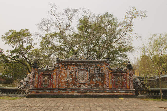 Mur décoré à l'intérieur de la ville impériale, Hué, Vietnam — Photo de stock