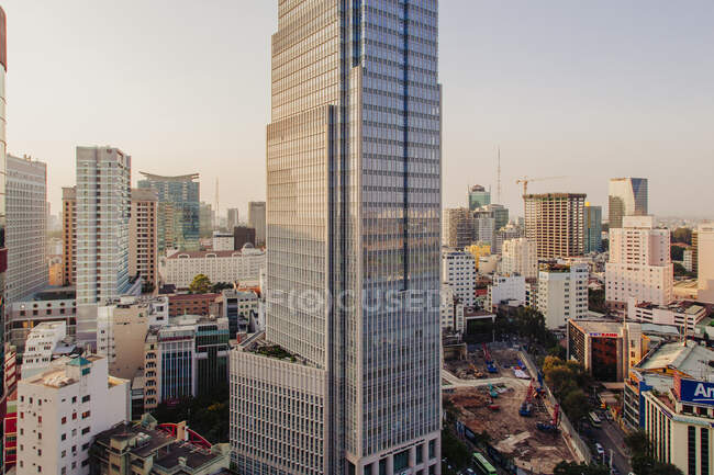Paisaje urbano elevado con rascacielos, Centro ciudad Ho Chi Minh - foto de stock