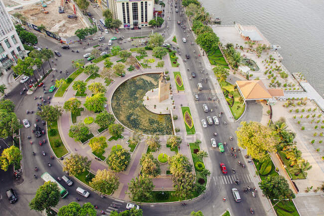 High angle view of Tran Hung Dao Statue, Downtown Ho Chi Minh city — Stock Photo