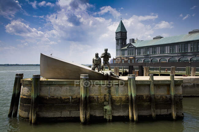 Мемориал американских торговых мореплавателей, Бэттери-парк, Нью-Йорк — стоковое фото