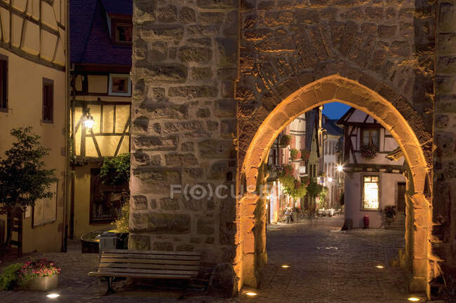 Vieille ville, Riquewihr, Alsace, France — Photo de stock
