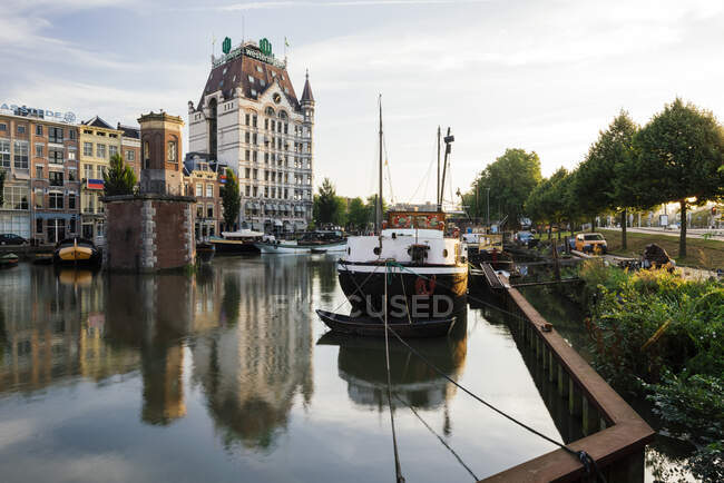 The White House & Old Harbour at dawn, Wijnhaven, Rotterdam, Pays-Bas — Photo de stock