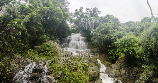 Na Muang Cachoeiras na floresta tropical, Koh Samui, Tailândia — Fotografia de Stock