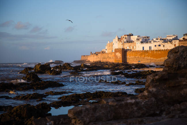 Muro da cidade velha ao pôr do sol, Essaouira, Marrocos, África — Fotografia de Stock