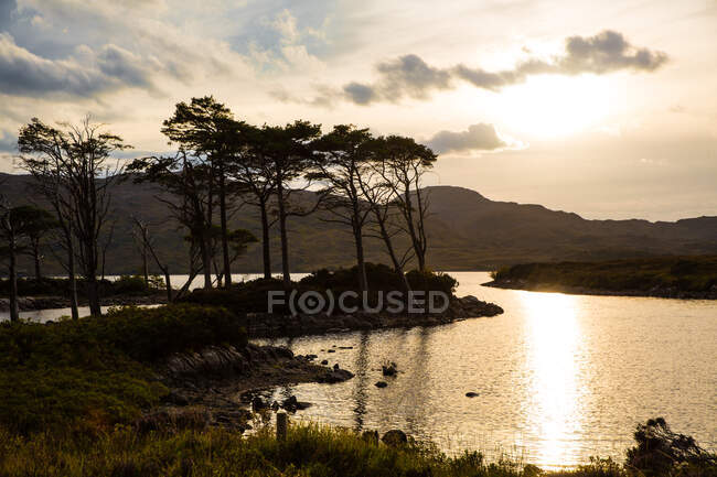 Loch Assynt at sunrise, Lochinver, Scotland, UK — Stock Photo