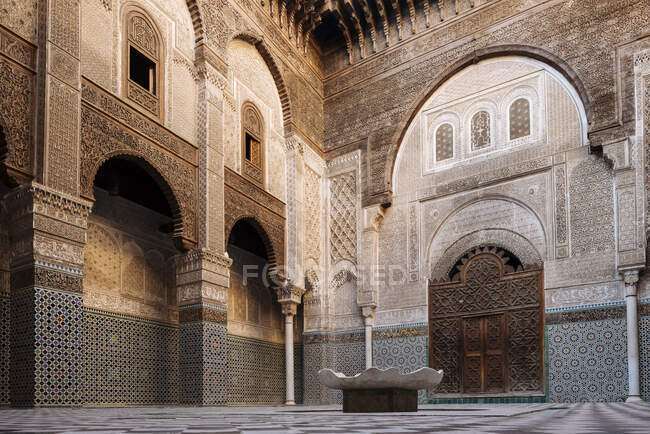 Innenraum von Al Attarine Madrasa, Fes, Marokko, Nordafrika — Stockfoto