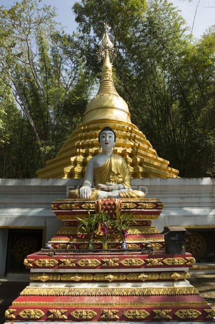 Buddhist temple in Mon village, Thailand — Stock Photo